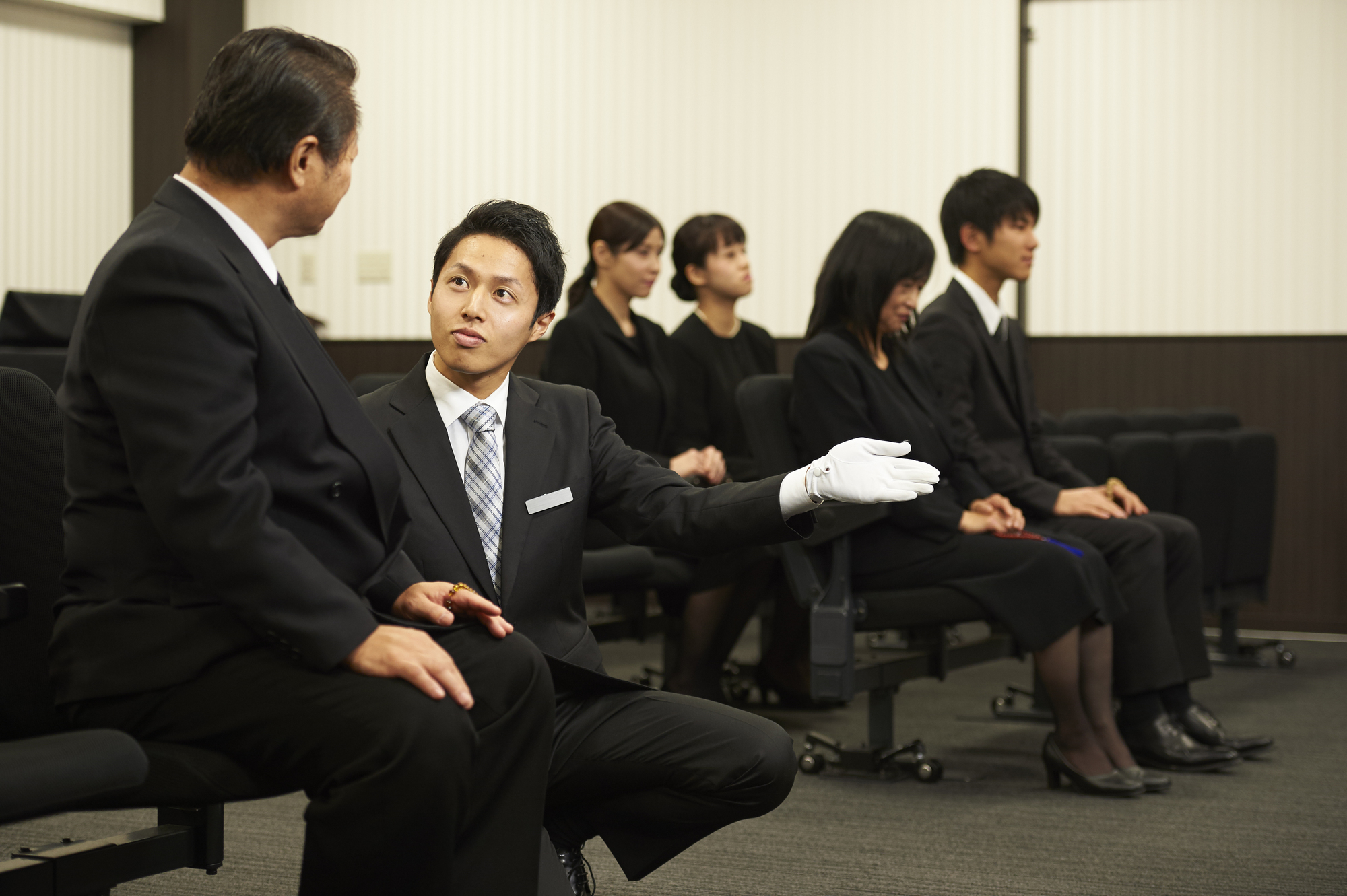 家族葬の通夜で押さえておきたい服装マナー